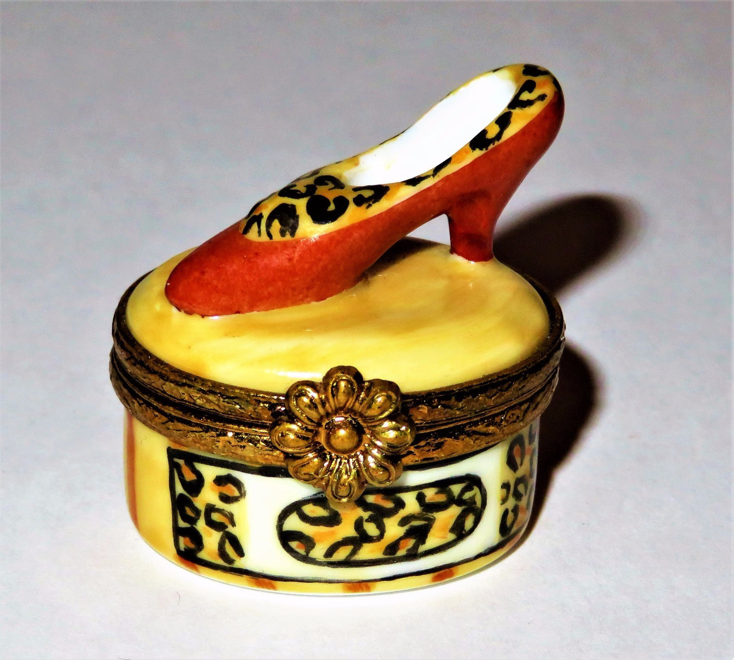 LIMOGES FRANCE BOX - EXOTIC LEOPARD PRINT SHOE ON A STRIPED OVAL - JUNGLE PRINTS