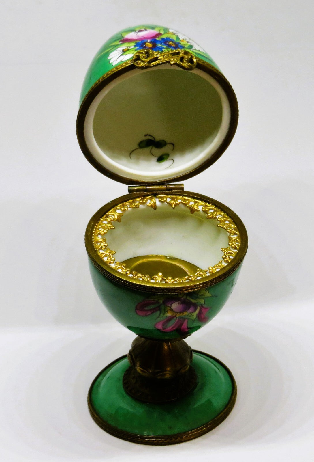 LIMOGES BOX - VIALARD - EASTER EGG ON A PEDESTAL - BOUQUET OF FLOWERS - "AS IS"