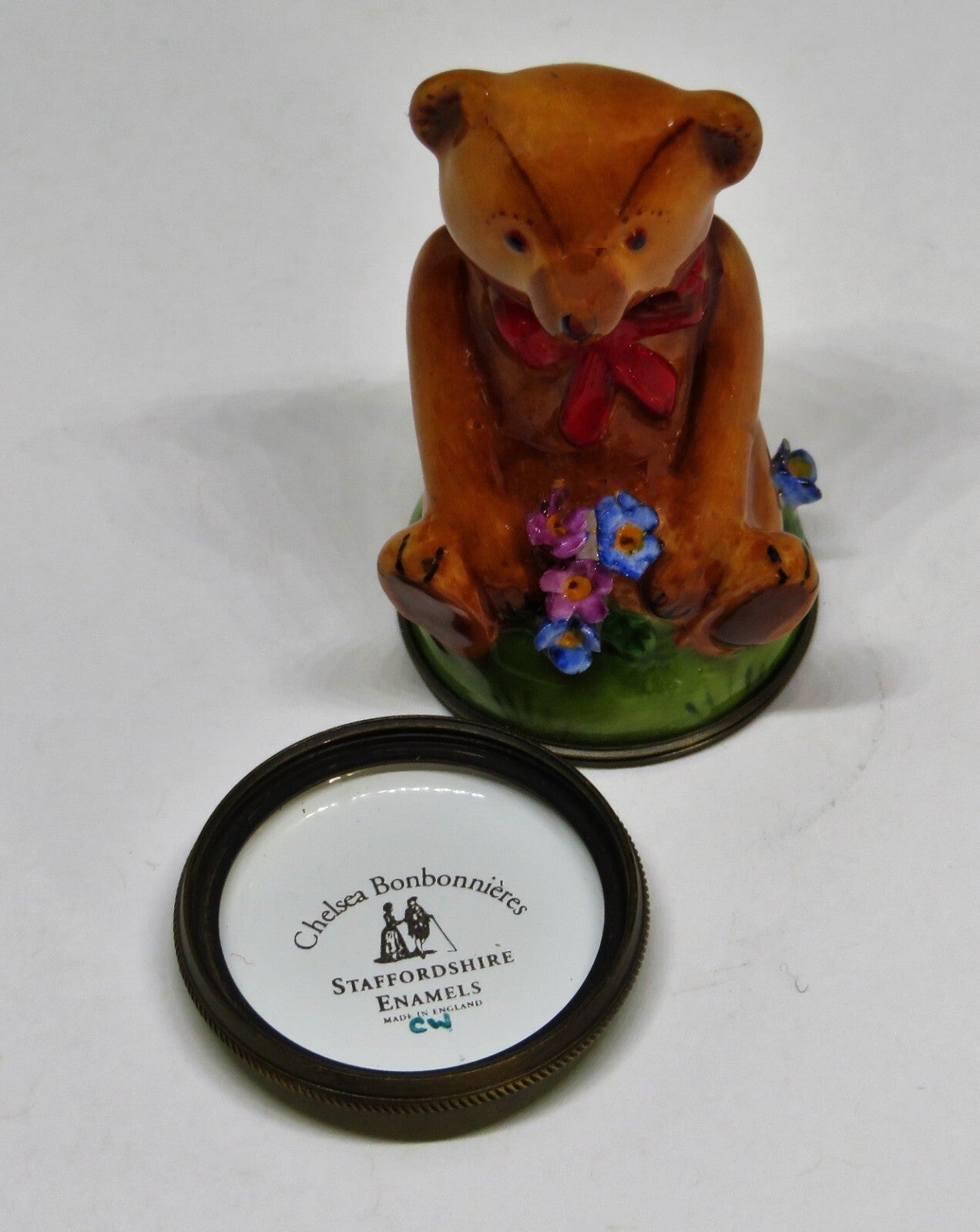 STAFFORDSHIRE ENGLISH ENAMEL BOX - TEDDY BEAR BONBONNIERE - 3D FLOWERS - MIB