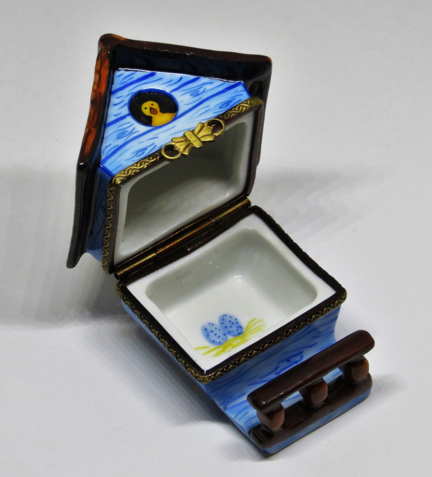 LIMOGES BOX ~ EXIMIOUS ~ BIRD HOUSE & PORCH & RAILING ~ NEST & EGGS ~ PEINT MAIN