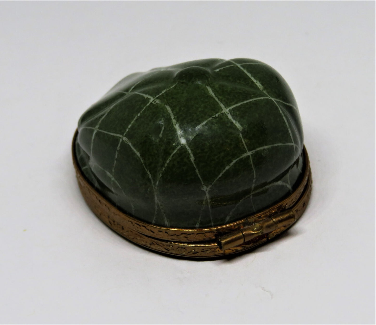 LIMOGES FRANCE BOX~ GREEN PLAID GOLFER'S  CAP ~HAT~ GOLF BALL CLASP ~ PEINT MAIN