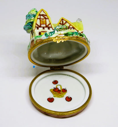 LIMOGES FRANCE BOX -ARTORIA- SNOW WHITE -COTTAGE OF THE SEVEN DWARFS- LE -DISNEY