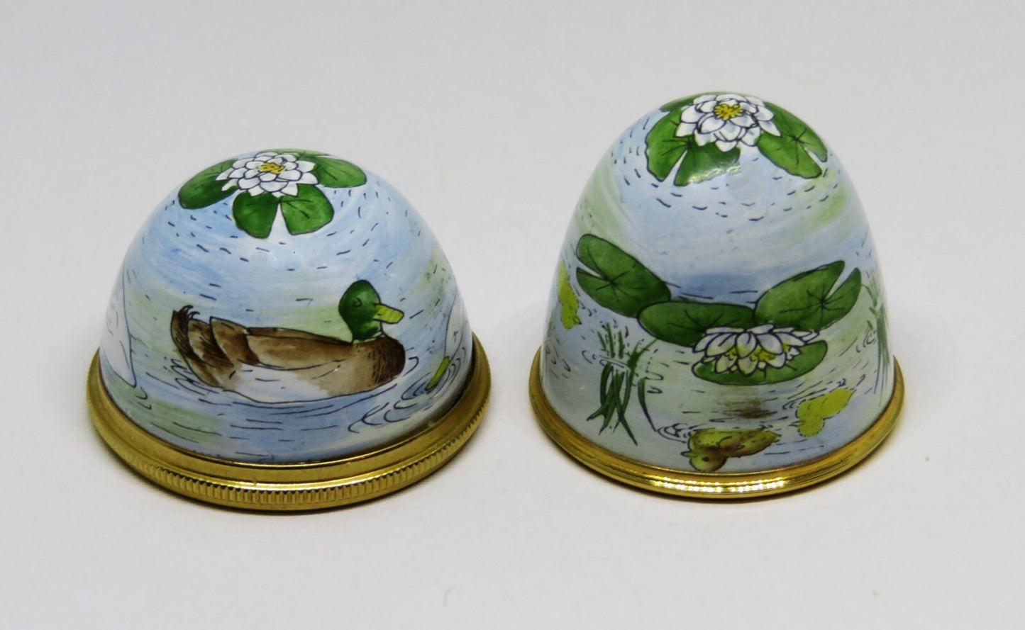 STAFFORDSHIRE ENGLISH ENAMEL BOX -VINTAGE EGG- DUCKS & LILY PADS - WHITE FLOWERS