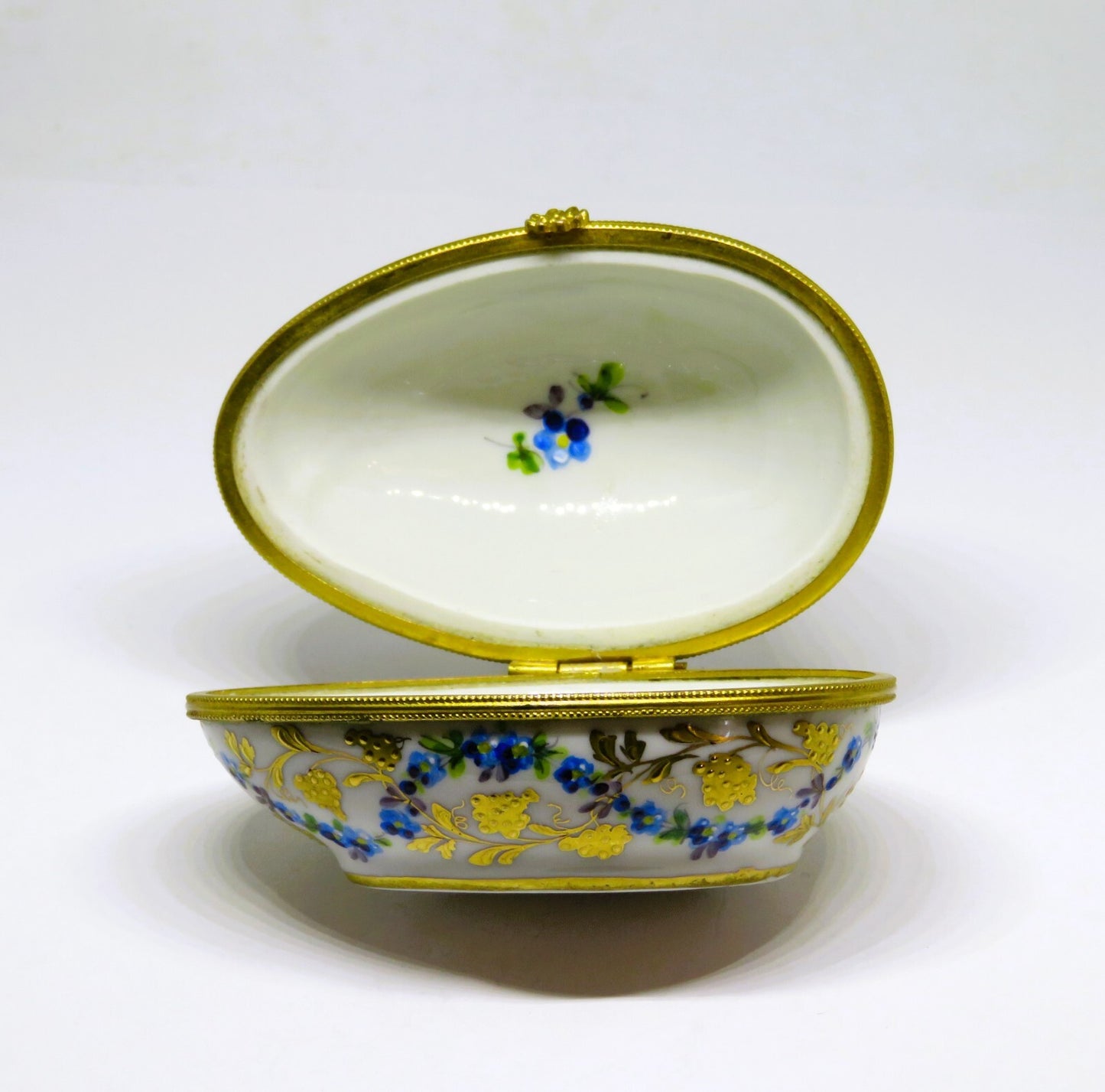 LIMOGES BOX - LE TALLEC EGG - GOLD GRAPEVINE & FLOWERS - TREILLE MUSCATE - 1962