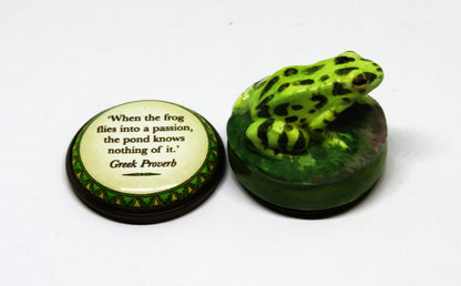 HALCYON DAYS ENAMEL BOX - SPOTTED GREEN & YELLOW FROG BONBONNIERE - WATER LILY