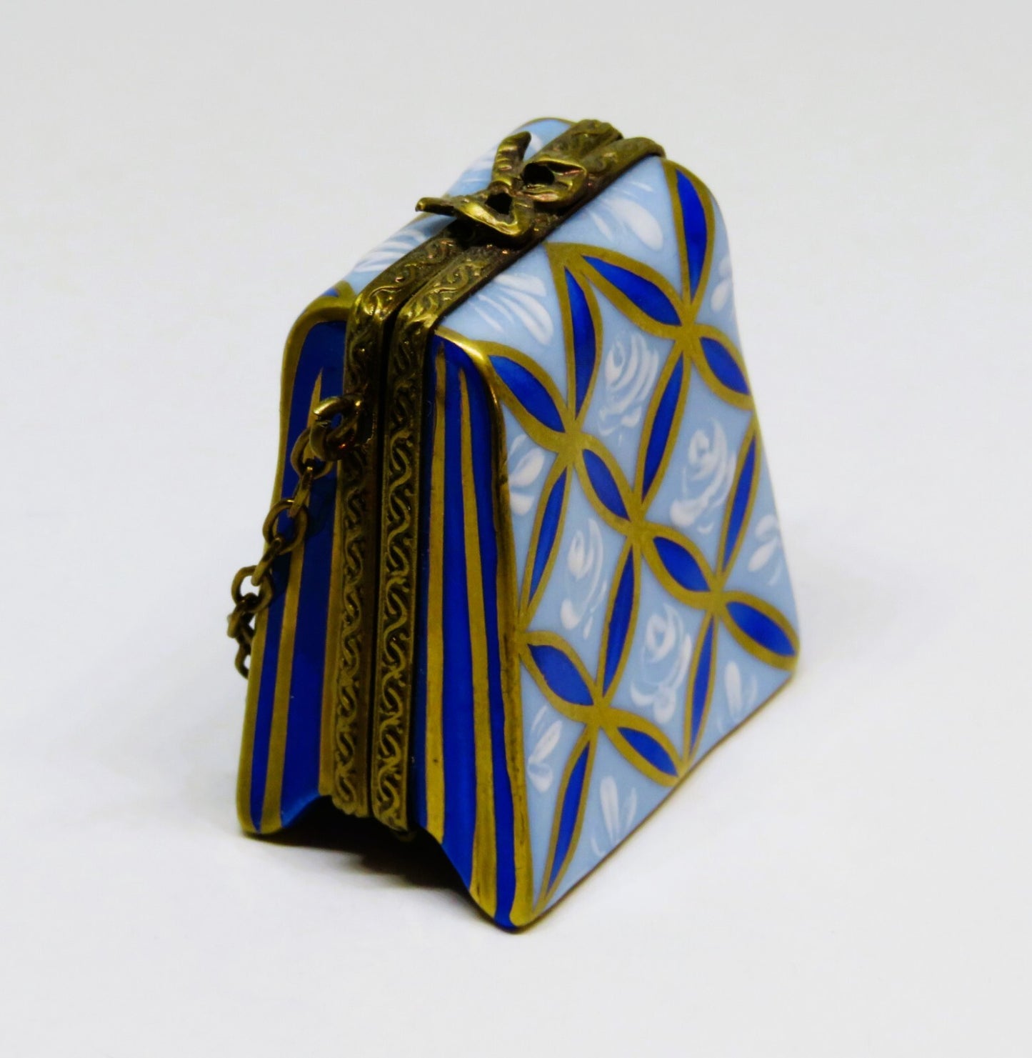 LIMOGES FRANCE BOX - PARRY-VIEILLE - TWO TONE BLUE PURSE & CHAIN - WHITE ROSES