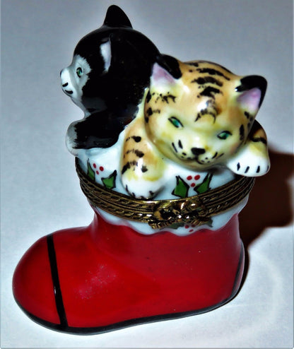 LIMOGES BOX - CHRISTMAS - SANTA CLAUS BOOT & KITTENS - CATS - HOLLY