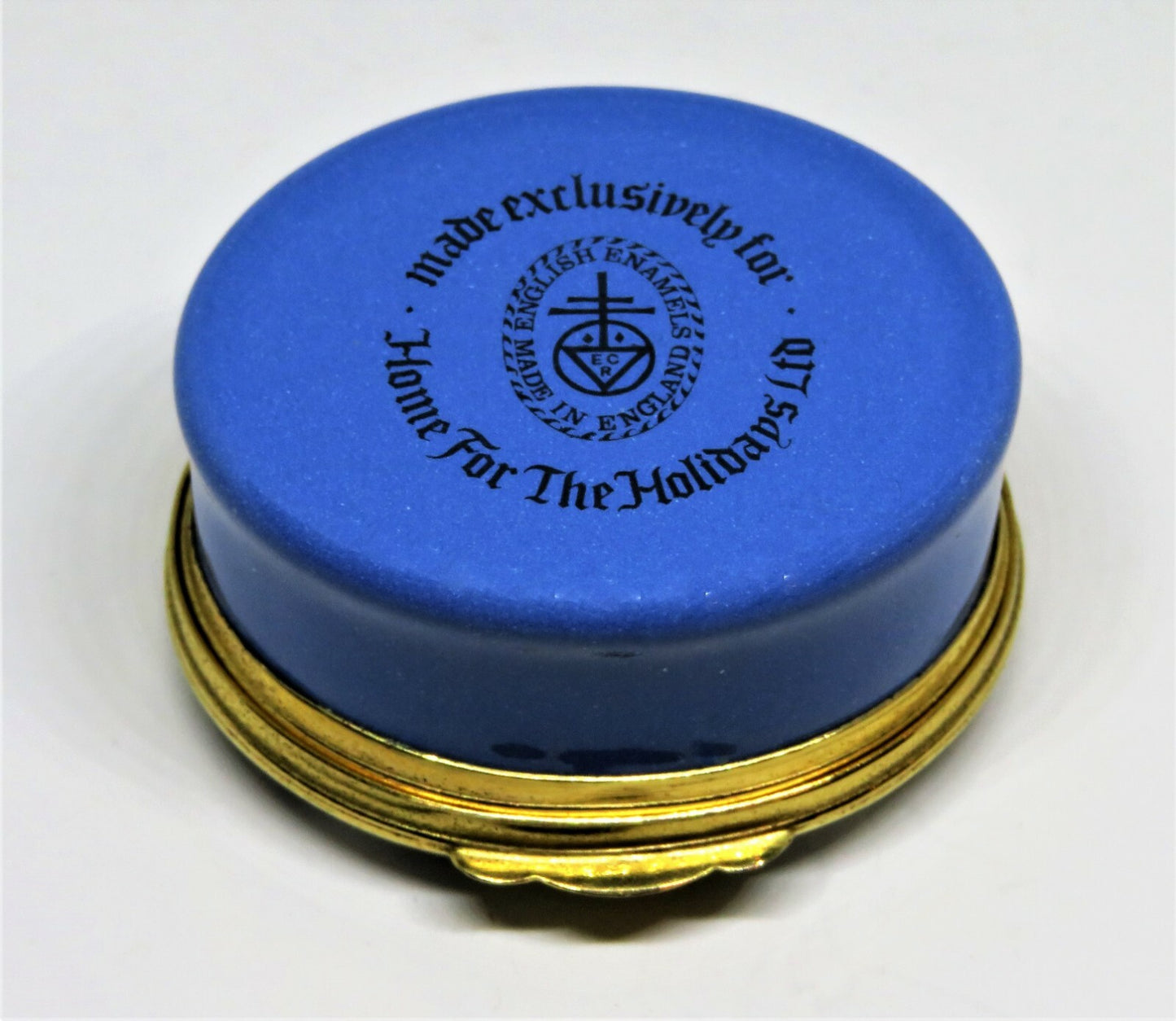 CRUMMLES ENAMEL BOX - CAPE COD - SANDWICH, MA -QUAINT SNOWY WINTER VILLAGE SCENE