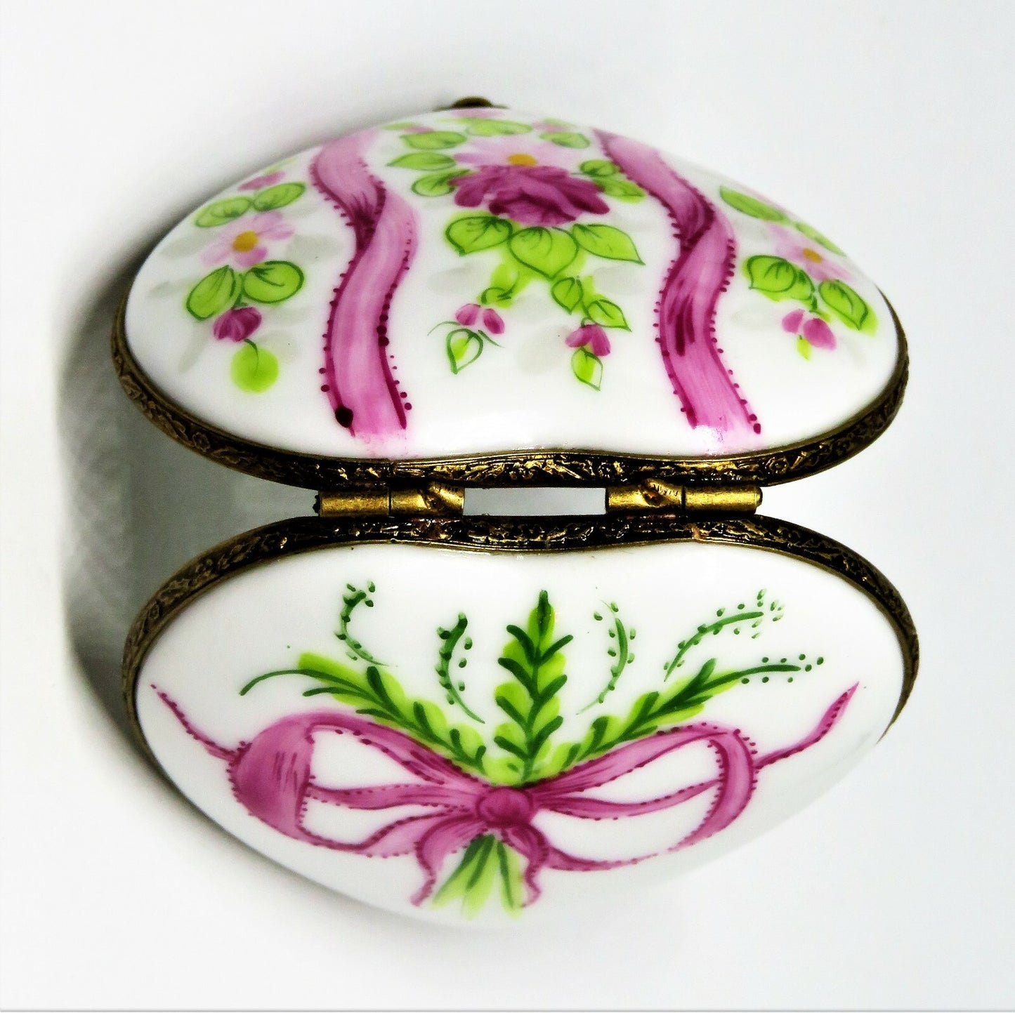 LIMOGES FRANCE BOX ~ HEART & ROSES & RIBBONS ~ FLOWER BOUQUET ~ ANNIVERSARY