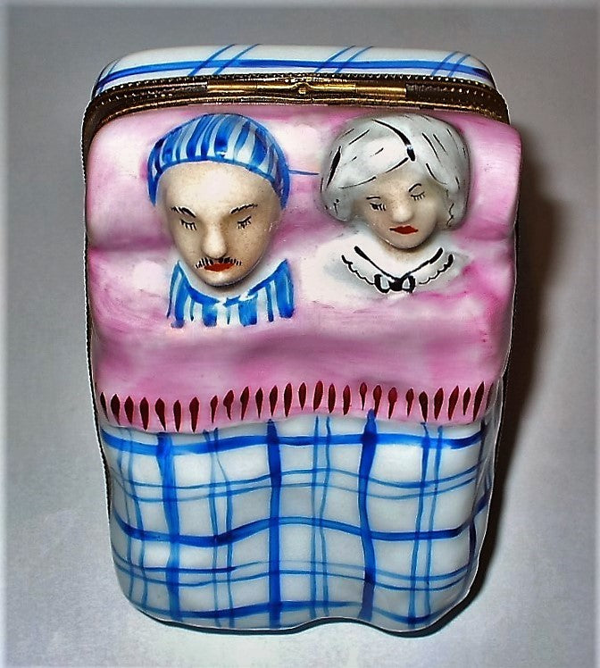 LIMOGES FRANCE BOX ~ ROCHARD ~ COUPLE IN BED ~ WEDDING RINGS INSIDE ~ANNIVERSARY
