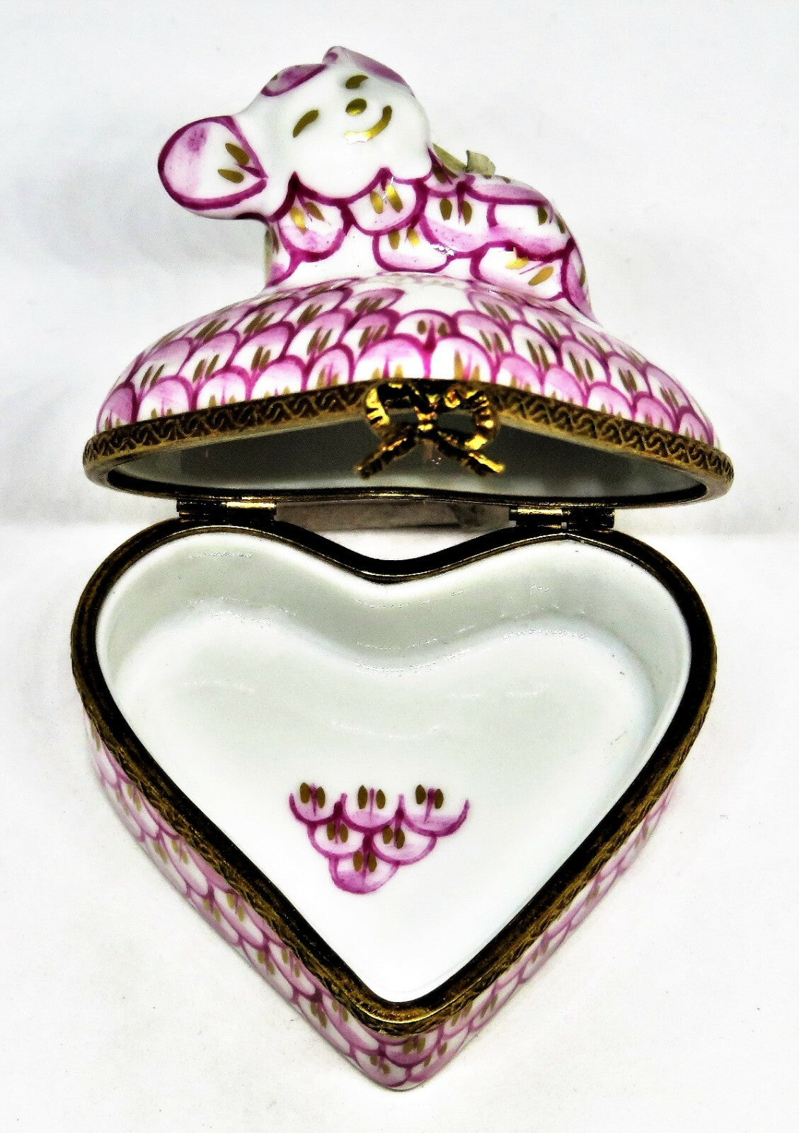 LIMOGES FRANCE BOX - HEREND STYLE RASPBERRY FISHNET MOUSE ON A HEART - FISH NET