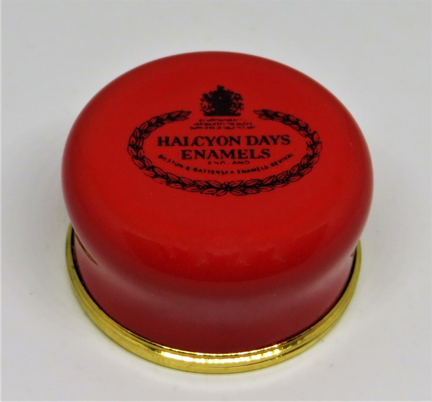 HALCYON DAYS ENAMEL BOX - CHRISTMAS GOOSE - WREATH OF HOLLY & RED RIBBONS