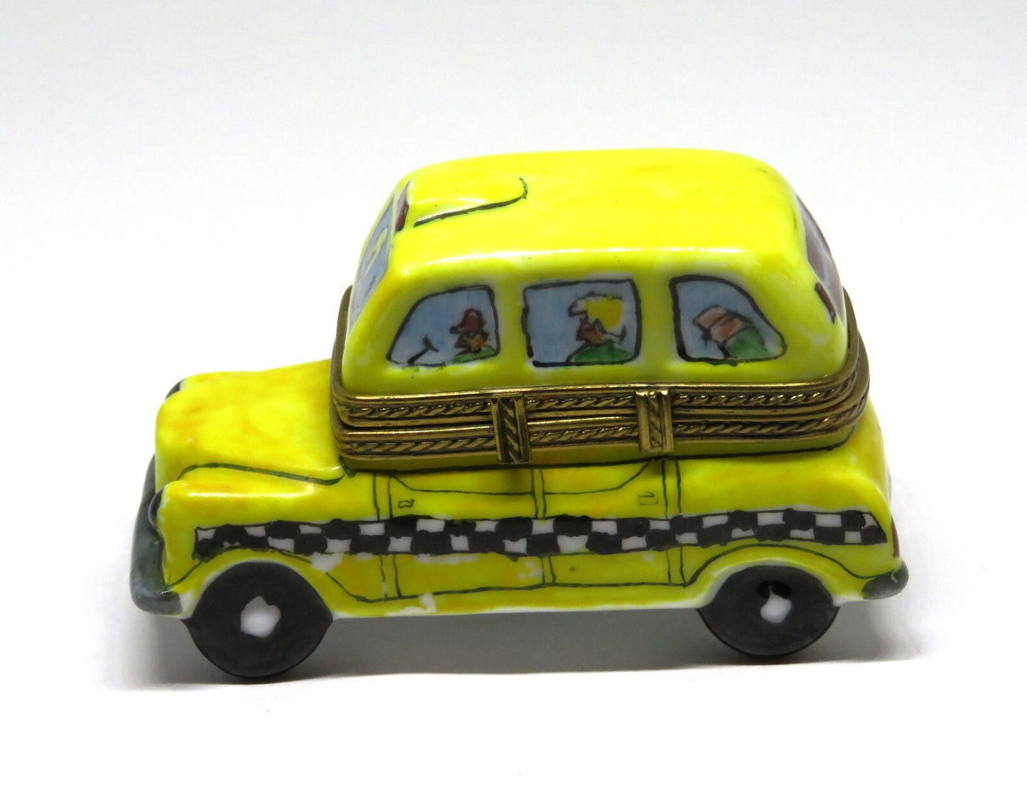 LIMOGES BOX ~ YELLOW CHECKERED TAXICAB & PASSENGERS ~ CAR ~ VEHICLE ~ PEINT MAIN