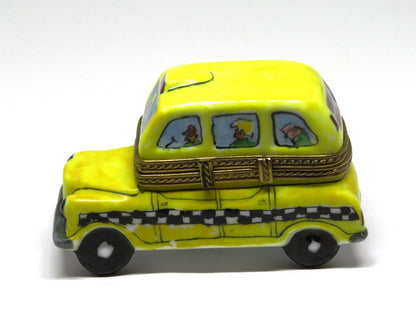 LIMOGES BOX ~ YELLOW CHECKERED TAXICAB & PASSENGERS ~ CAR ~ VEHICLE ~ PEINT MAIN