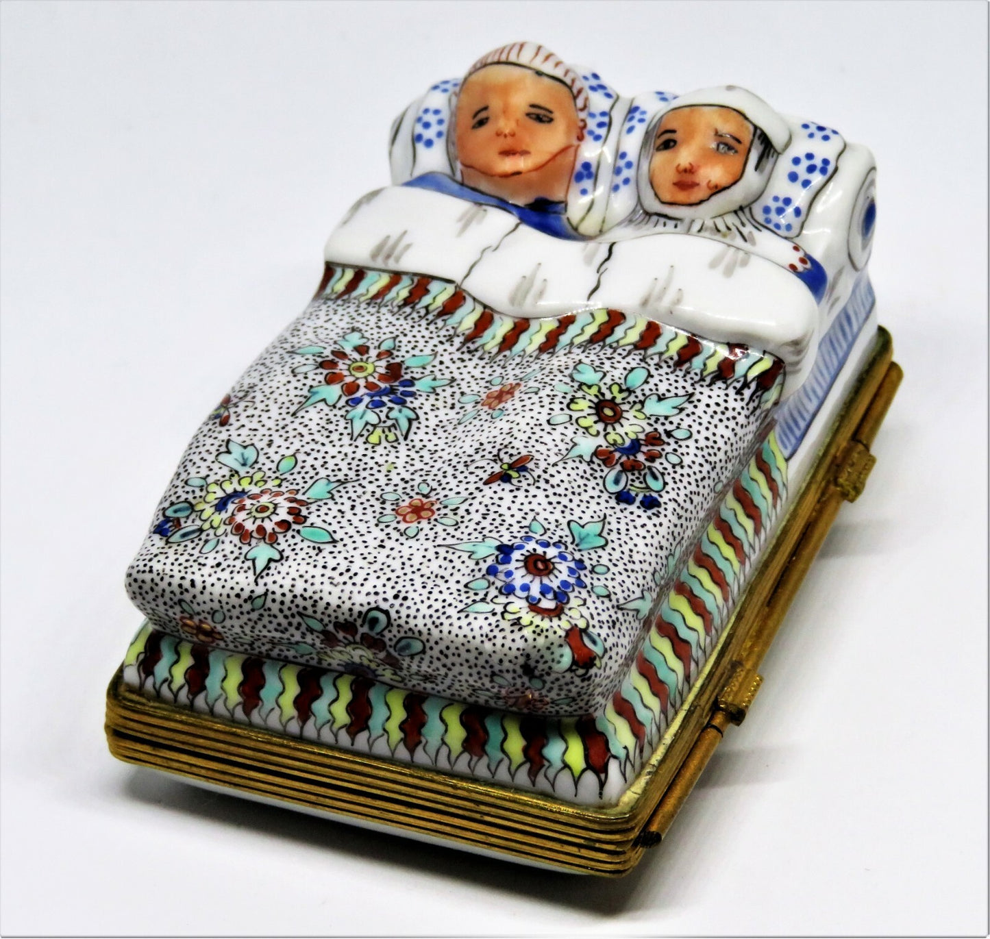 LIMOGES BOX - CHANTILLY - ANTIQUE COUPLE IN A FLORAL BED - FLOWERS & BEETLE