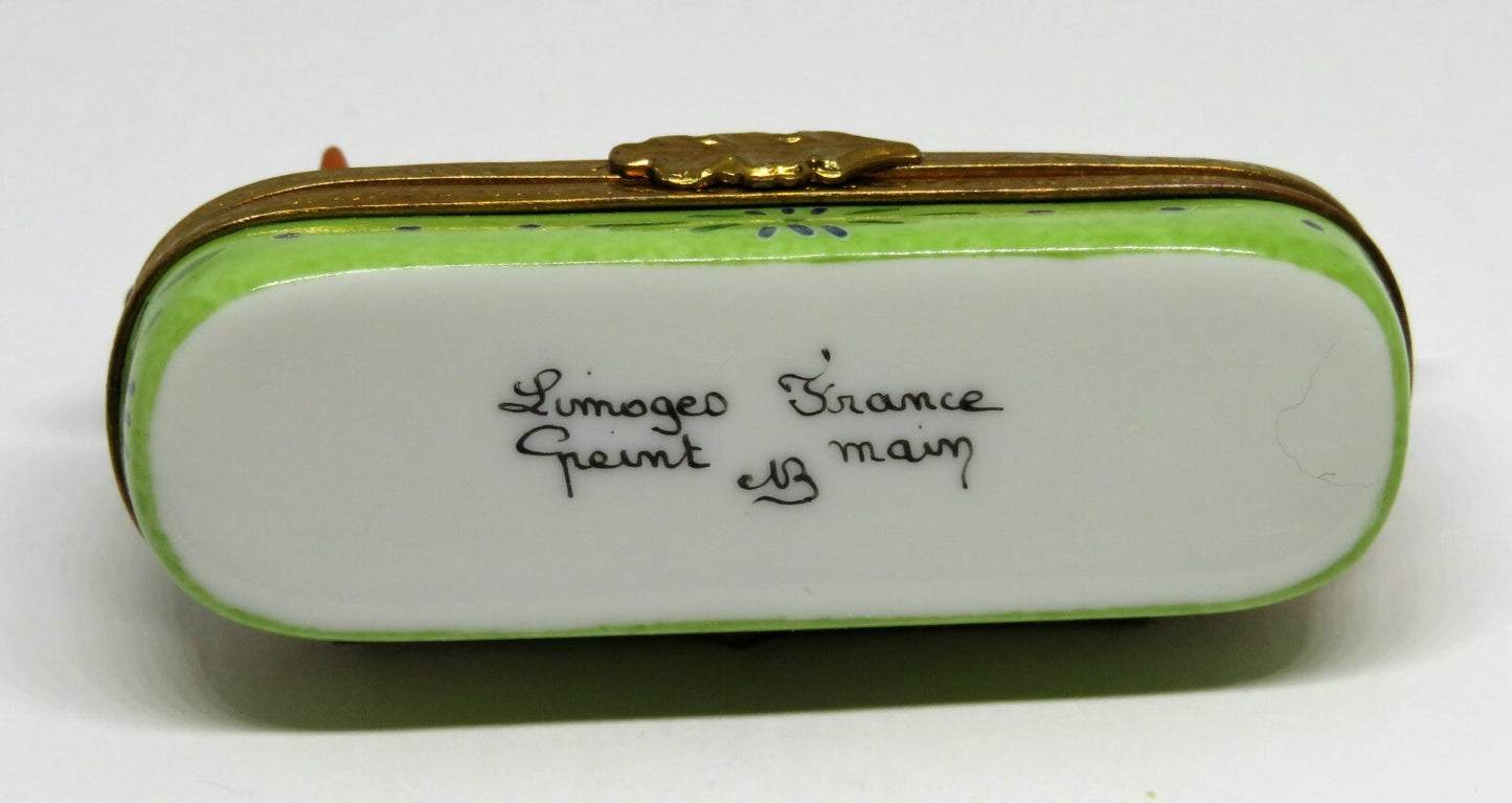 LIMOGES FRANCE PIN BOX - VINTAGE RED FOX IN A GRASSY MEADOW - LEAF CLASP