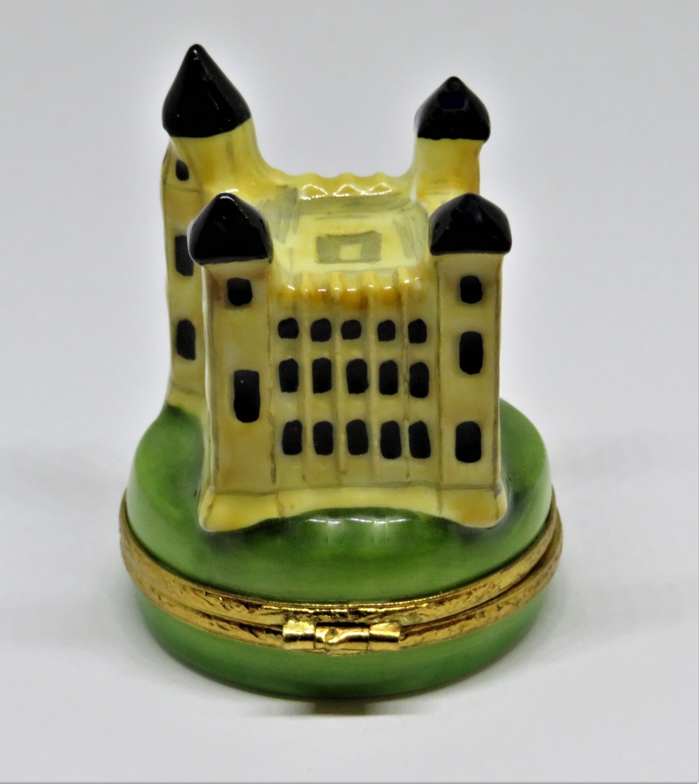 LIMOGES FRANCE BOX - ARTORIA - TOWER OF LONDON & BRITISH FLAG - ENGLAND - LE