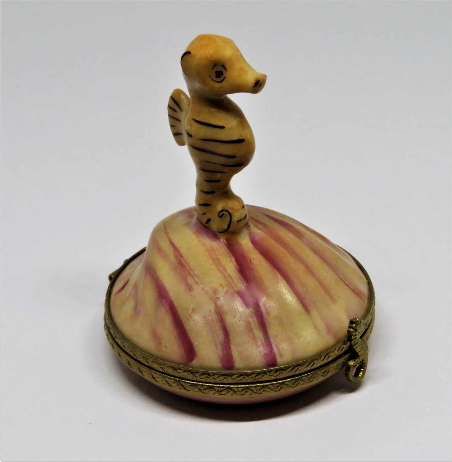 LIMOGES BOX - ROCHARD - SEAHORSE ON A SEASHELL - CLAM SHELL - SEAHORSE CLASP