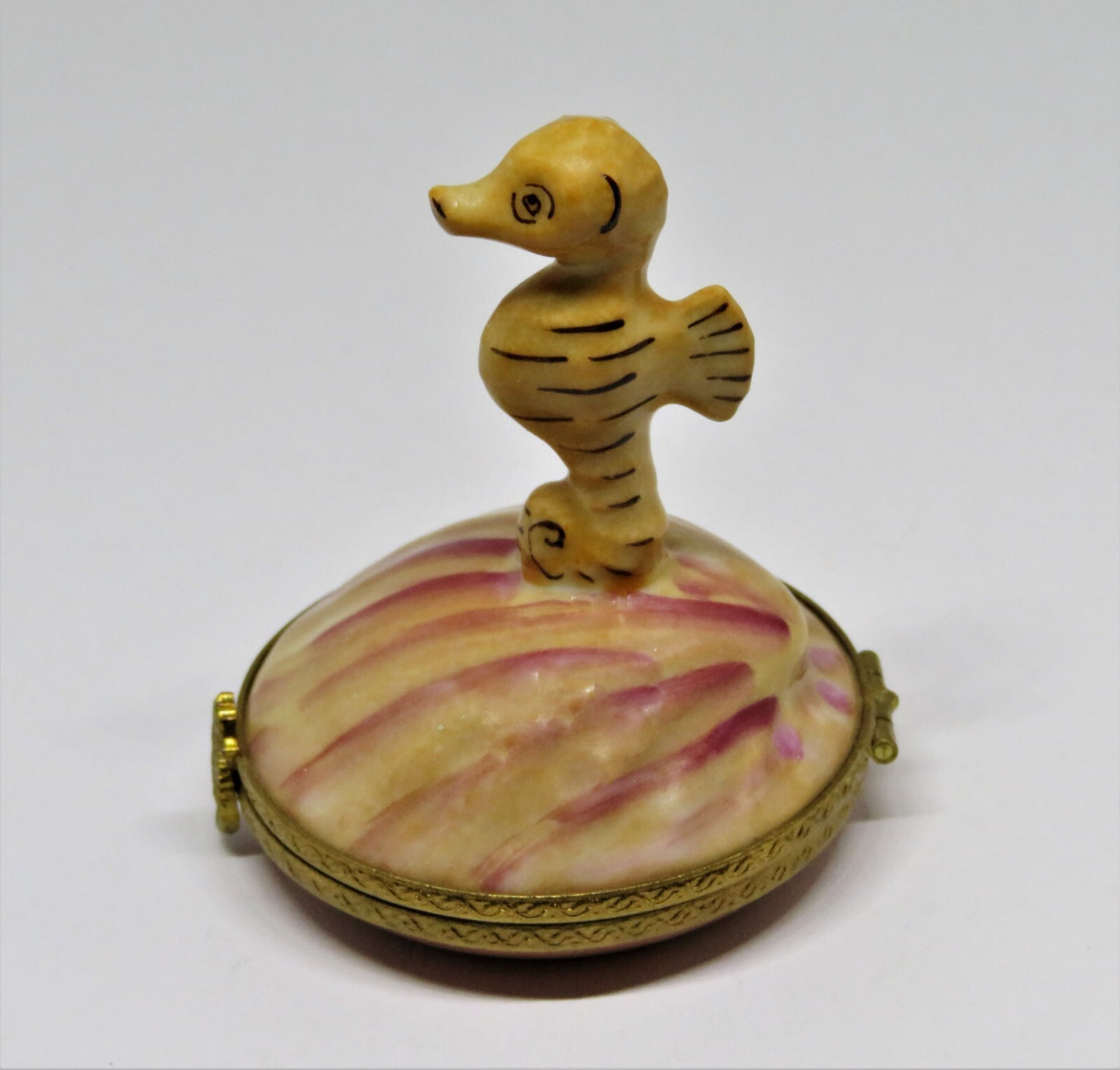 LIMOGES BOX - ROCHARD - SEAHORSE ON A SEASHELL - CLAM SHELL - SEAHORSE CLASP
