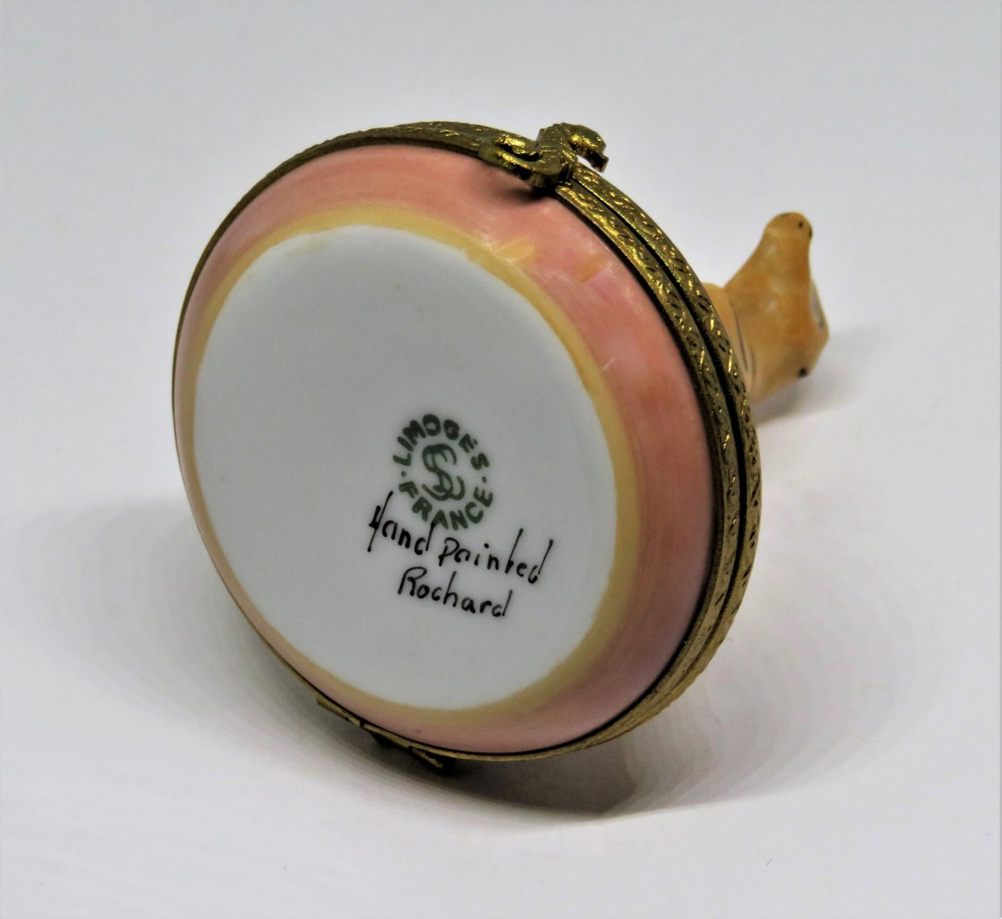 LIMOGES BOX - ROCHARD - SEAHORSE ON A SEASHELL - CLAM SHELL - SEAHORSE CLASP