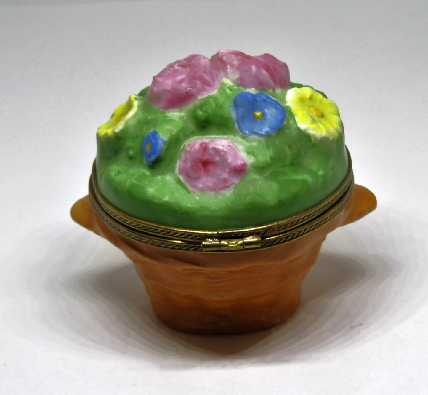 LIMOGES FRANCE BOX ~ PARIS - "WICKER" BASKET OF FLOWERS ~ ROSES ~ PEINT MAIN