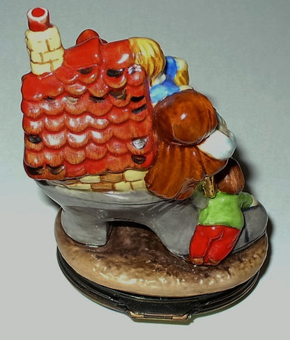 HALCYON DAYS ENAMEL BOX - OLD WOMAN LIVED IN A SHOE BONBONNIERE - NURSERY RHYMES
