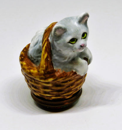 HALCYON DAYS ENGLISH ENAMEL BOX - KITTEN IN A WICKER BASKET BONBONNIERE - CAT