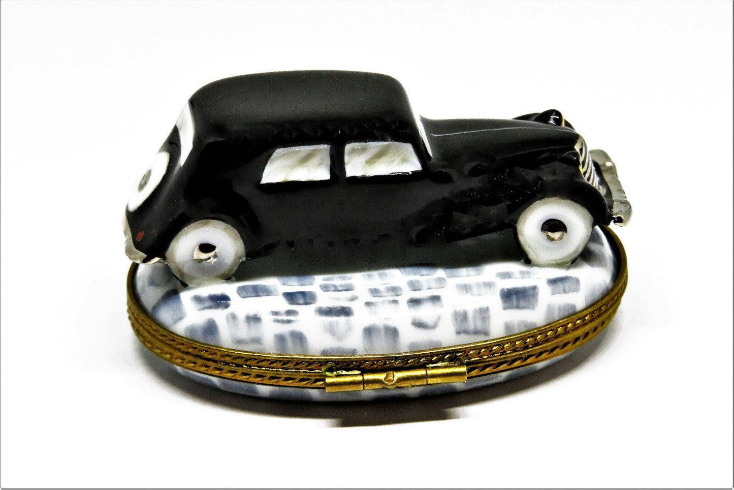LIMOGES FRANCE BOX - ANTIQUE FRENCH CAR - BLACK 1934 CITROEN SEDAN - AUTOMOBILE