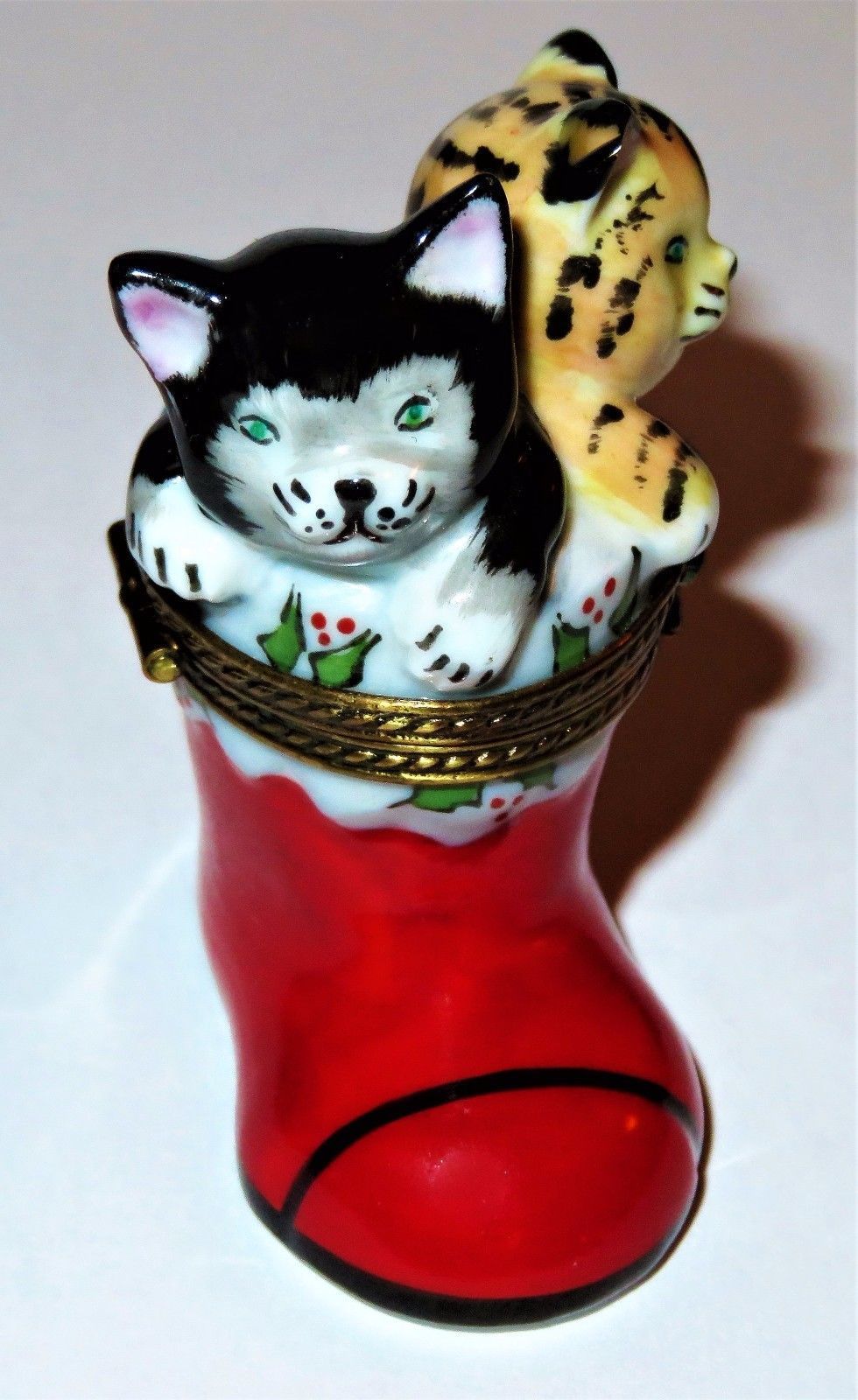 LIMOGES BOX - CHRISTMAS - SANTA CLAUS BOOT & KITTENS - CATS - HOLLY