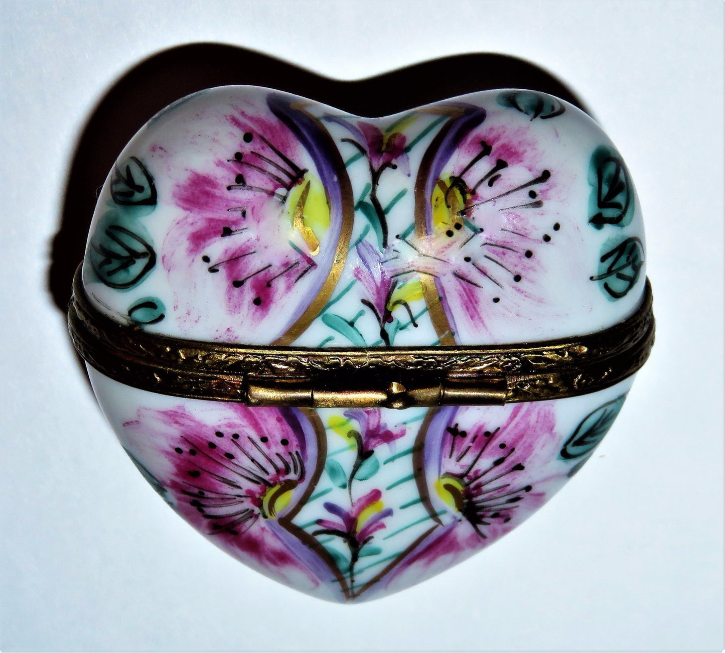 LIMOGES FRANCE BOX ~ FLORAL HEART ~ PINK FLOWERS & CUPID ~ ANNIVERSARY