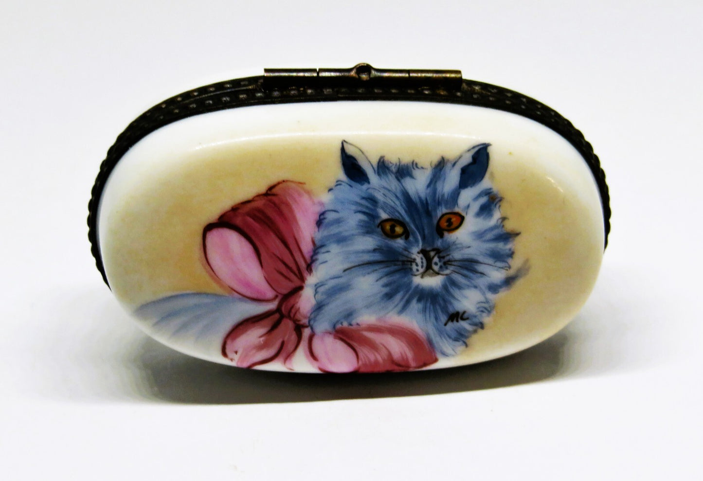 LIMOGES FRANCE BOX -ROCHARD- VINTAGE PERSIAN CAT & PINK BOW -KITTEN- KITTY -"MC"