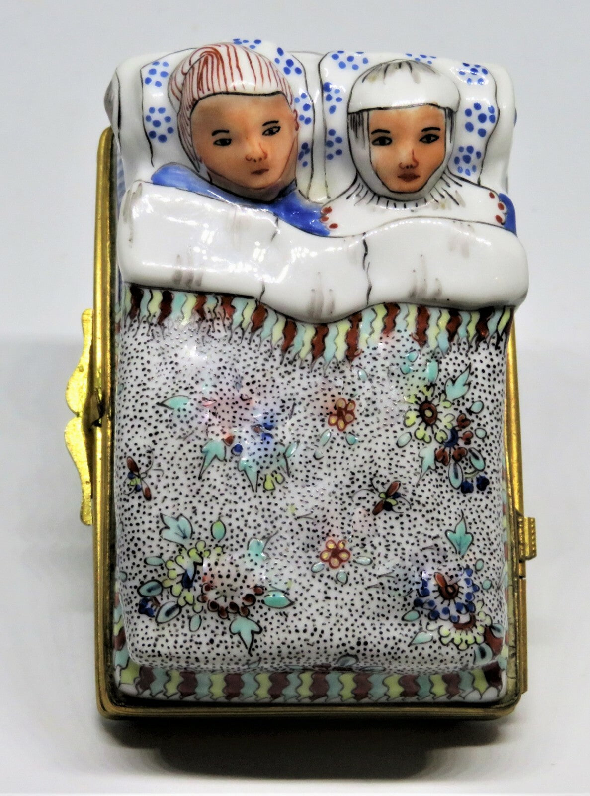 LIMOGES BOX - CHANTILLY - ANTIQUE COUPLE IN A FLORAL BED - FLOWERS & BEETLE