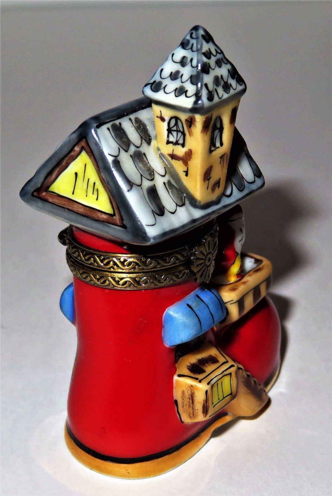 LIMOGES FRANCE BOX ~CHRISTMAS~ SANTA CLAUS WAVING FROM A BOOT HOUSE ~ PEINT MAIN