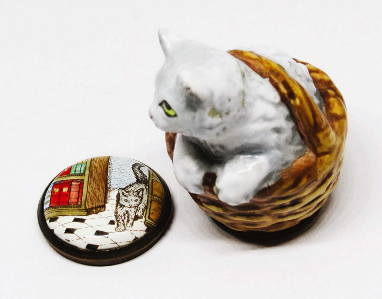 HALCYON DAYS ENGLISH ENAMEL BOX - KITTEN IN A WICKER BASKET BONBONNIERE - CAT