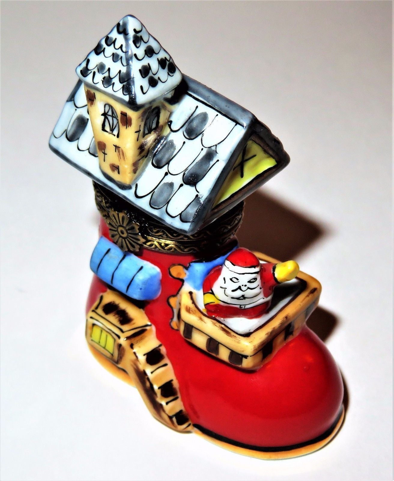 LIMOGES FRANCE BOX ~CHRISTMAS~ SANTA CLAUS WAVING FROM A BOOT HOUSE ~ PEINT MAIN