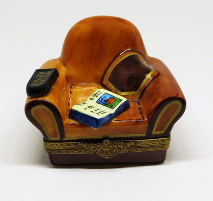 LIMOGES BOX -GR- MAN'S LEATHER EASY CHAIR -TV GUIDE & REMOTE CONTROL- EYEGLASSES