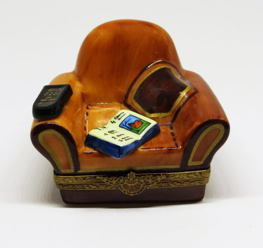 LIMOGES BOX -GR- MAN'S LEATHER EASY CHAIR -TV GUIDE & REMOTE CONTROL- EYEGLASSES
