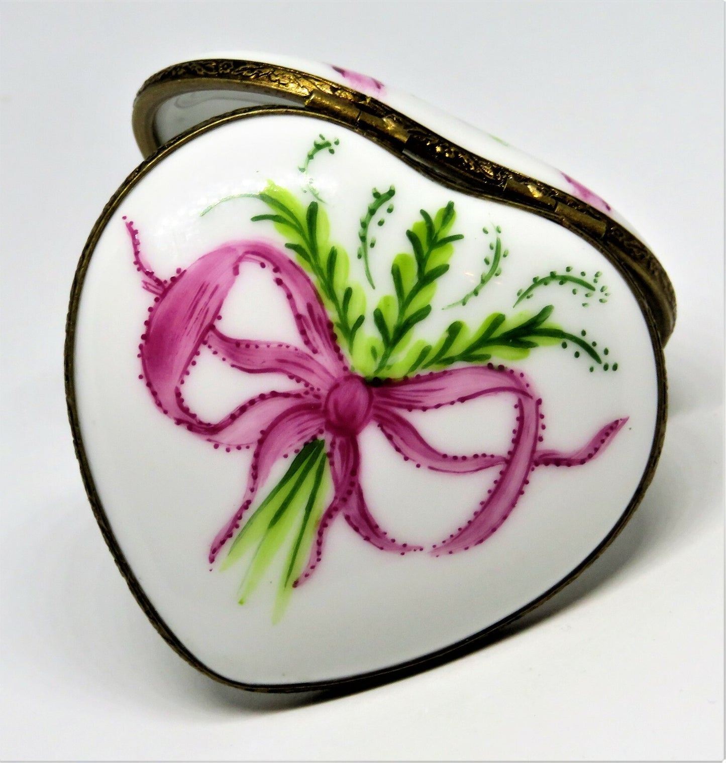 LIMOGES FRANCE BOX ~ HEART & ROSES & RIBBONS ~ FLOWER BOUQUET ~ ANNIVERSARY