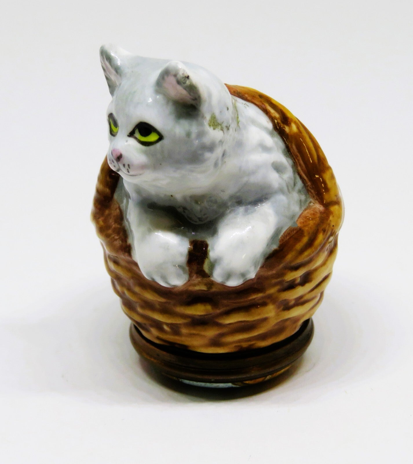 HALCYON DAYS ENGLISH ENAMEL BOX - KITTEN IN A WICKER BASKET BONBONNIERE - CAT