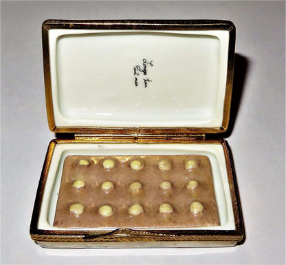 LIMOGES BOX - CANDY - PLAID GIFT BOX & FUDGE - PEANUT BRITTLE
