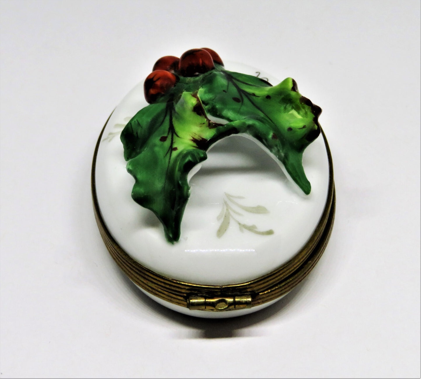 LIMOGES BOX - CHAMART - CHRISTMAS - THREE DIMENSIONAL HOLLY - BERRIES & LEAVES