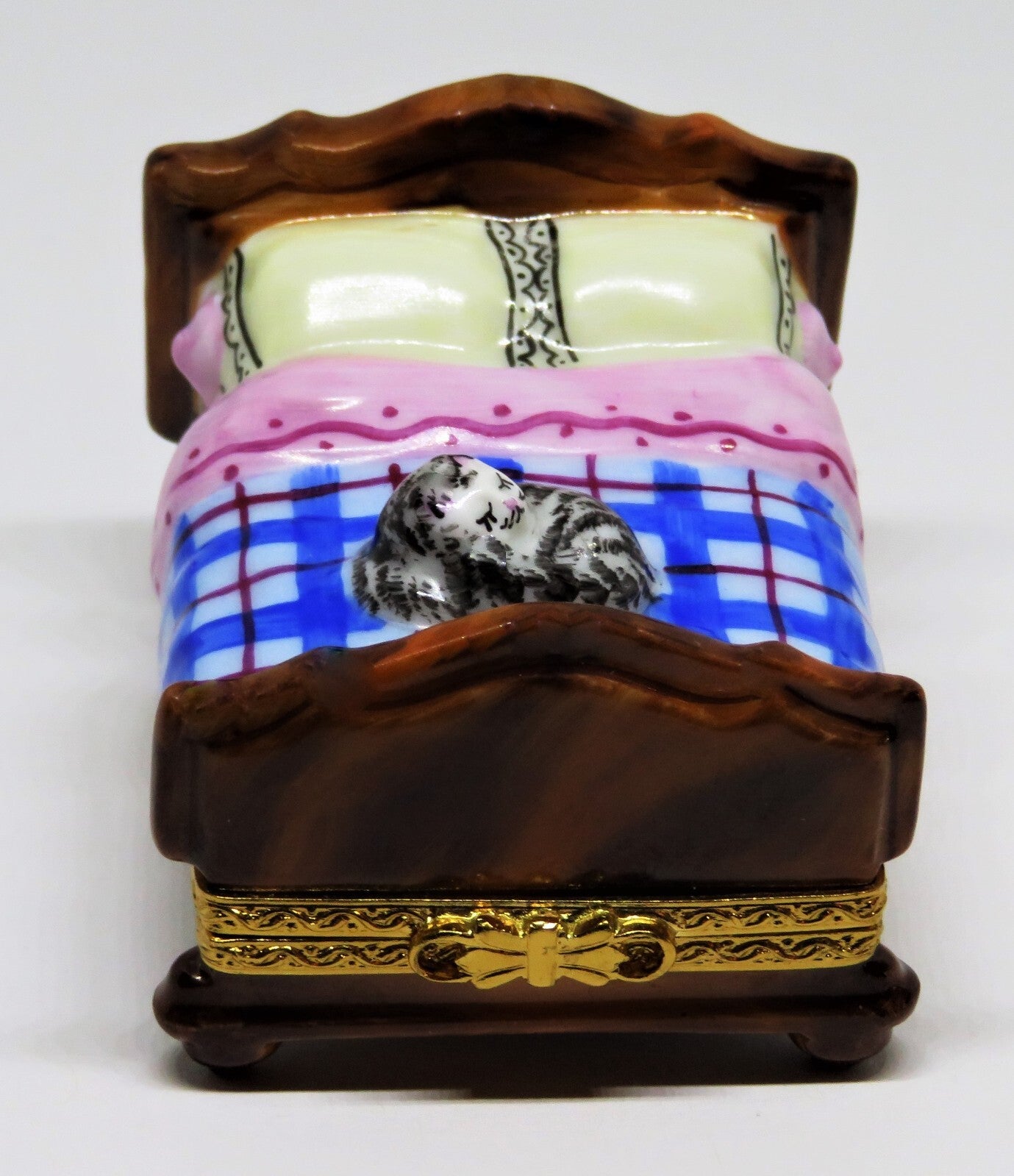 LIMOGES FRANCE BOX ~ TABBY CAT ASLEEP ON A BED ~ KITTEN ~ KITTY ~ PEINT MAIN