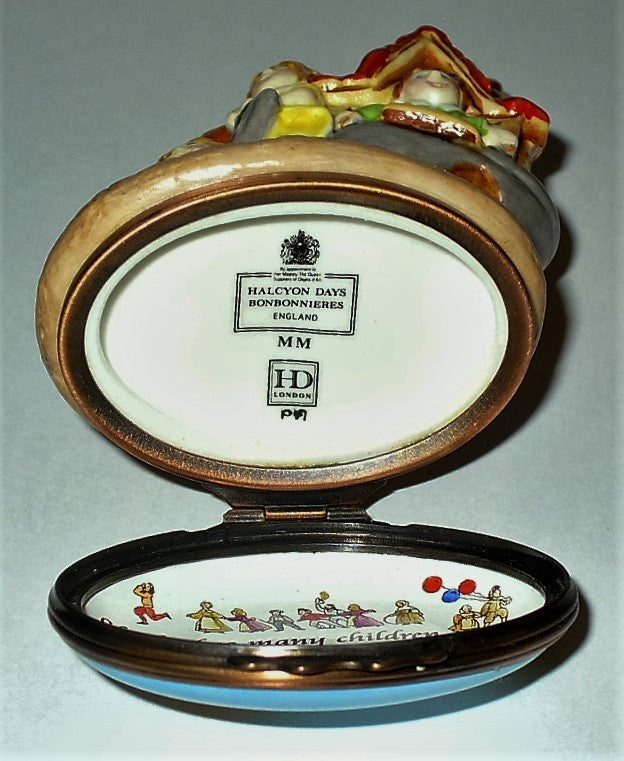 HALCYON DAYS ENAMEL BOX - OLD WOMAN LIVED IN A SHOE BONBONNIERE - NURSERY RHYMES