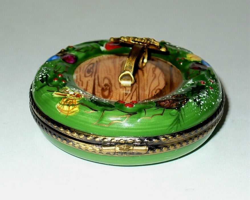 LIMOGES BOX - CHRISTMAS - WREATH & BRASS REINDEER DOOR KNOCKER - BOWS & HOLLY