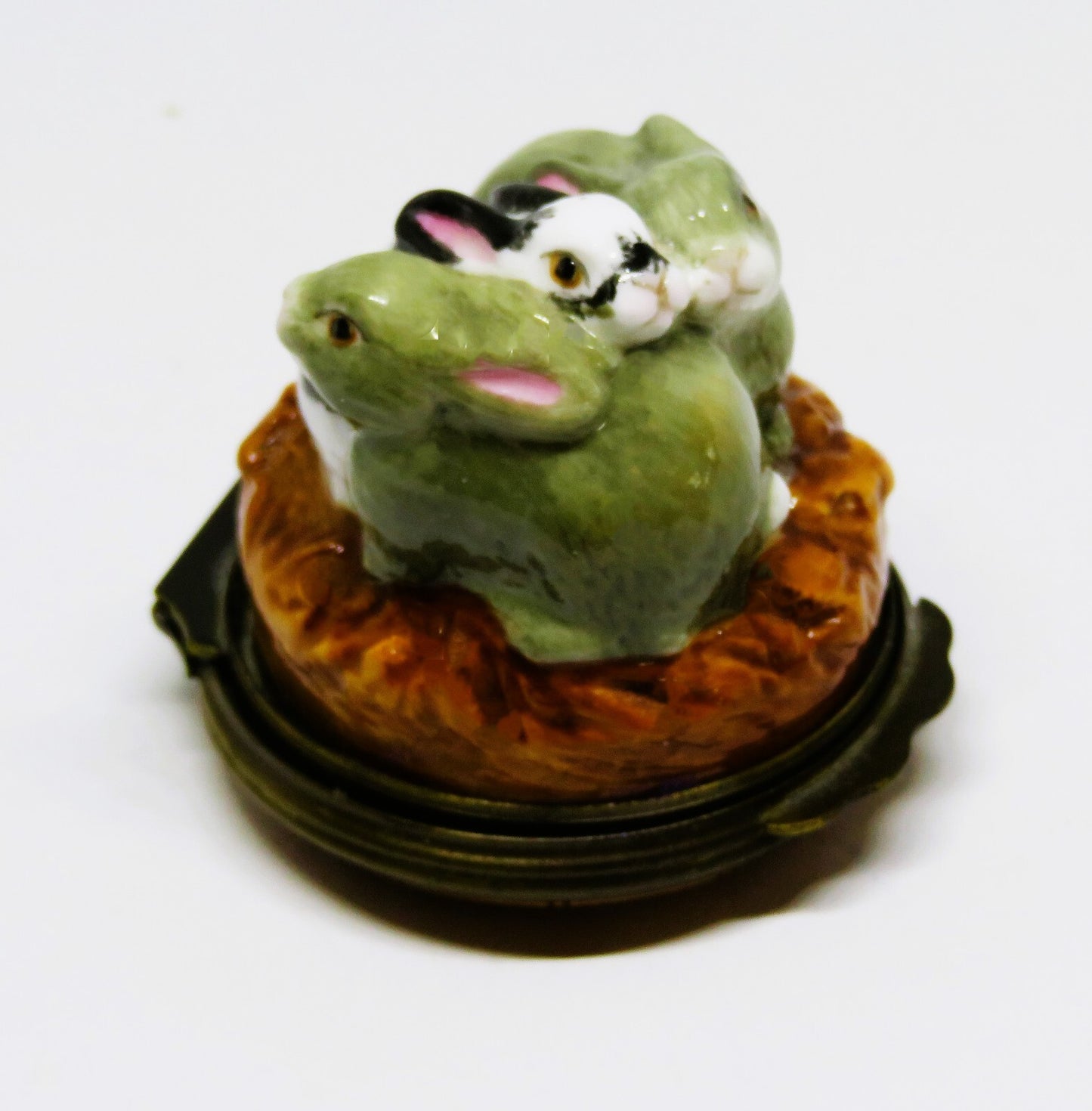 HALCYON DAYS ENAMEL BOX - THREE RABBITS BONBONNIERE -  JAPANESE NETSUKE - BUNNY