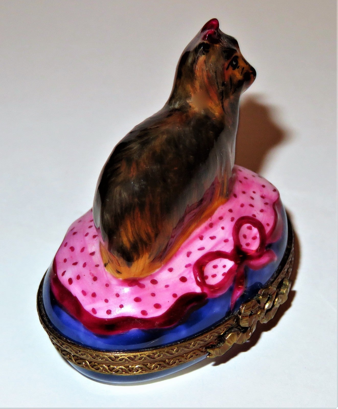 LIMOGES FRANCE BOX ~ PV ~ YORKSHIRE TERRIER DOG & BONE ~ YORKIE ~ PEINT MAIN