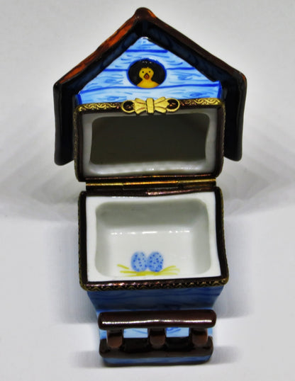LIMOGES BOX ~ EXIMIOUS ~ BIRD HOUSE & PORCH & RAILING ~ NEST & EGGS ~ PEINT MAIN
