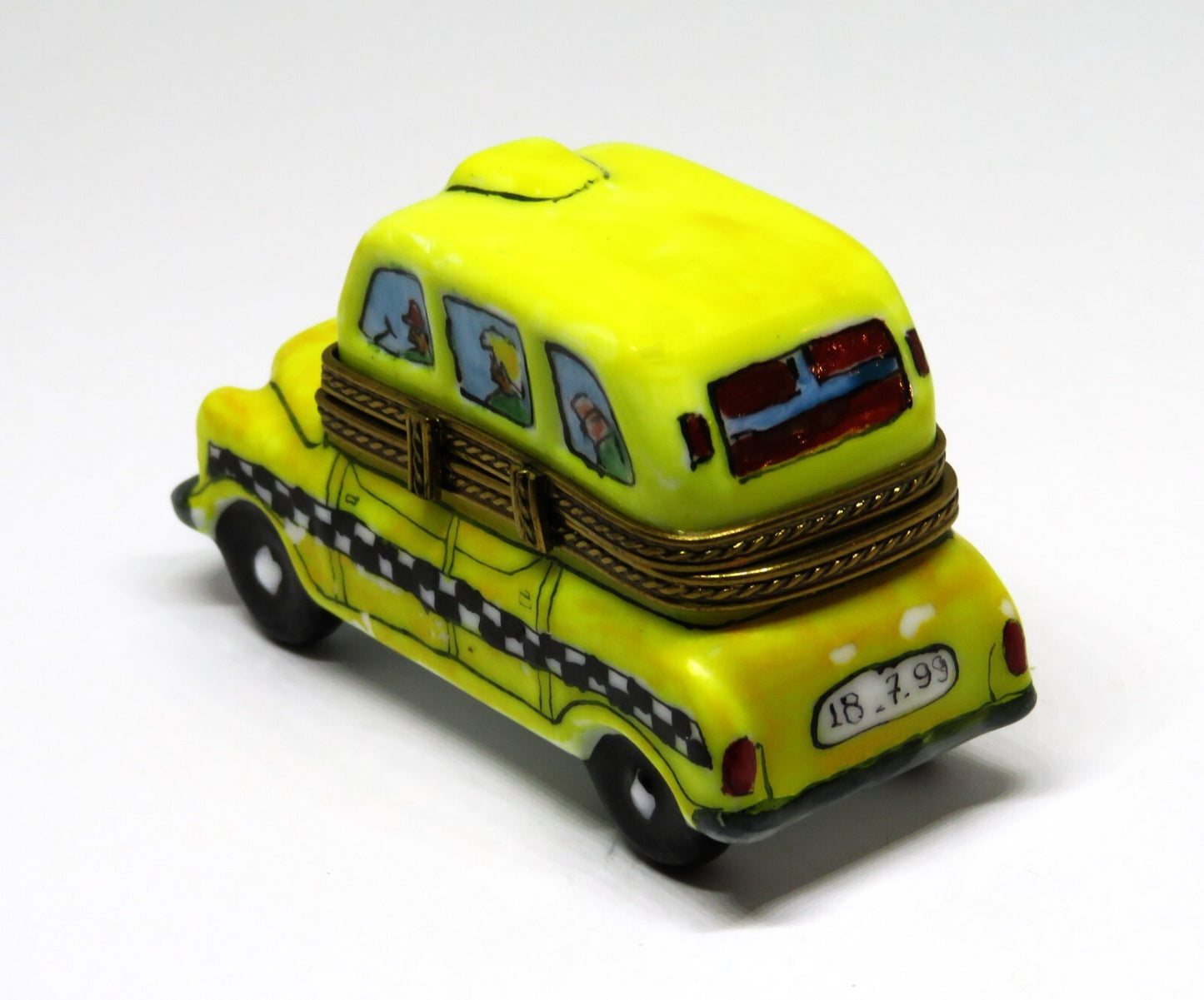 LIMOGES BOX ~ YELLOW CHECKERED TAXICAB & PASSENGERS ~ CAR ~ VEHICLE ~ PEINT MAIN