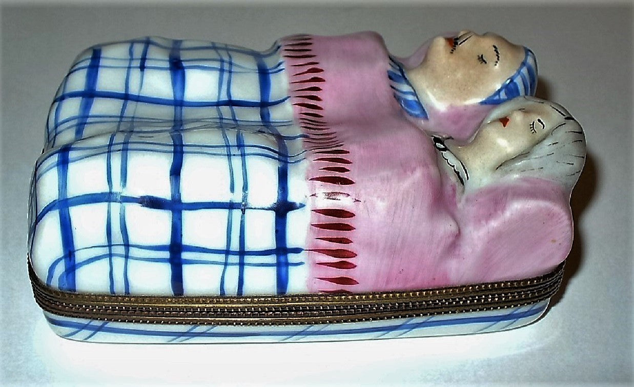 LIMOGES FRANCE BOX ~ ROCHARD ~ COUPLE IN BED ~ WEDDING RINGS INSIDE ~ANNIVERSARY