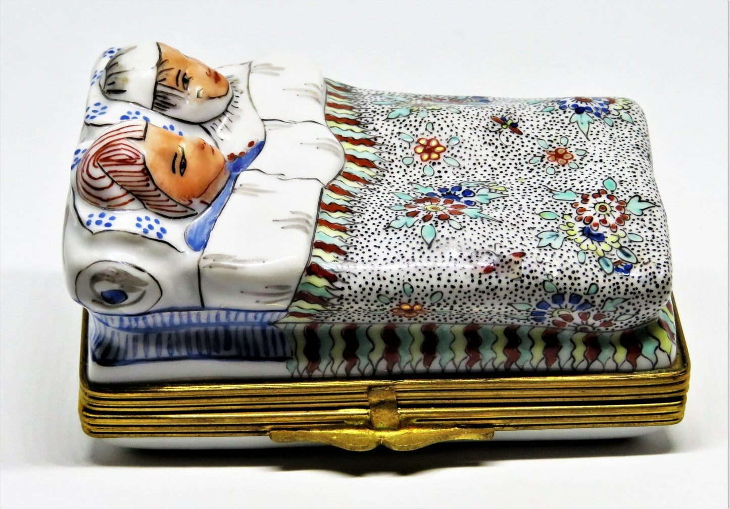 LIMOGES BOX - CHANTILLY - ANTIQUE COUPLE IN A FLORAL BED - FLOWERS & BEETLE